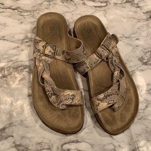 White Mountain leather snakeskin slide on shoes